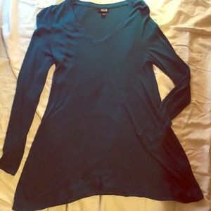 Long turquoise top with long sleeves